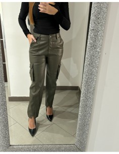 Pantalone cargo ecopelle...