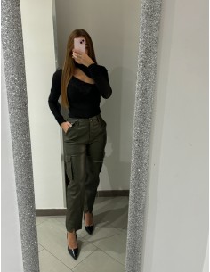 Pantalone cargo ecopelle... 2