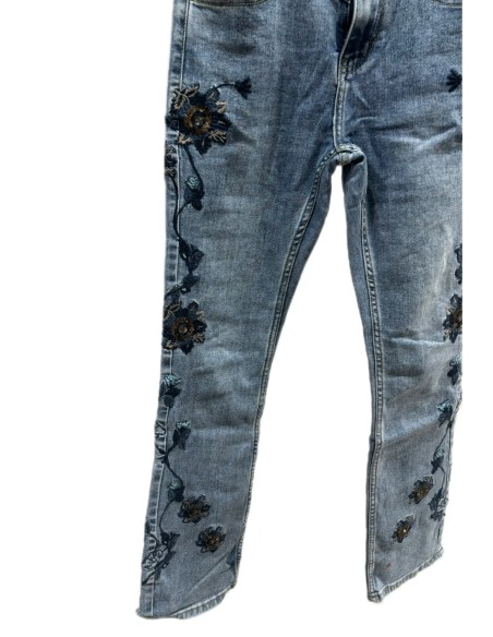 Jeans con ricami floreali NKN Nekane