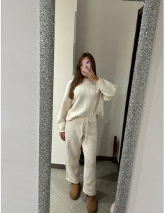 Completo di tuta beige...