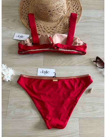 Bikini rosso Le foglie